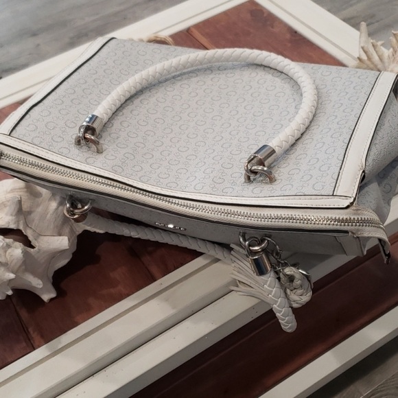 Guess shoulder bad with wallet - Picture 4 of 12